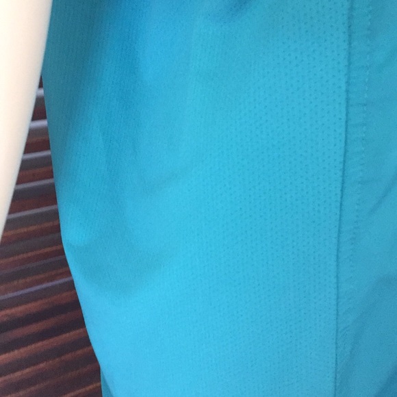 Old Navy active top - Picture 2 of 7